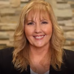 Leslie Husarenko, New Business Specialist